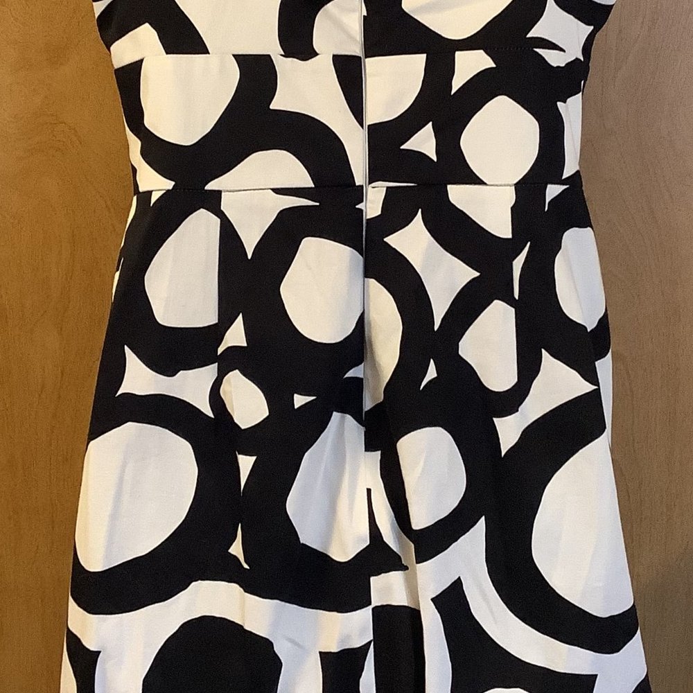 EUC London Times Black & White Sleeveless Dress Size: 6 - Picture 5 of 6